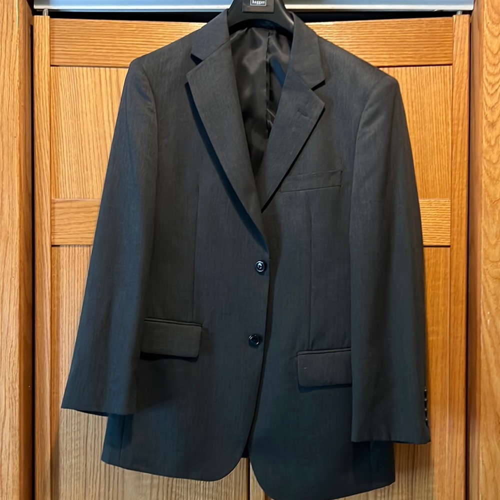 Men’s Haggar suit jacket. Grey. Size 38R.